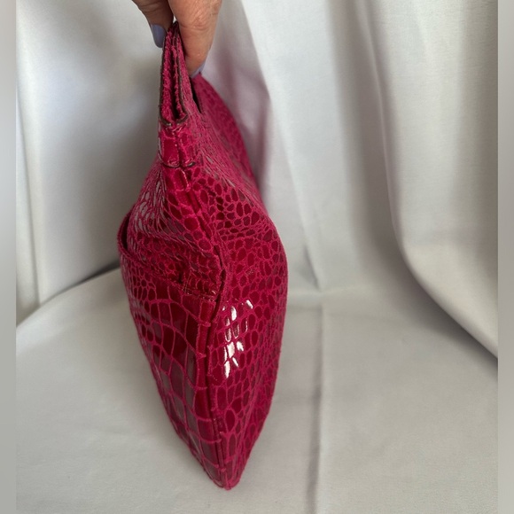 Nine W. beautiful raspberry color, convertible clutch handbag - Picture 4 of 10